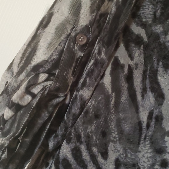 NWT, Snow Leopard Blouse - Picture 3 of 3